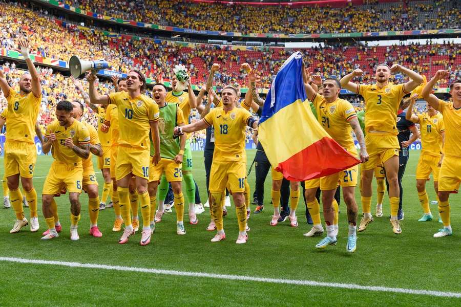 Tricolorii sărbătoresc cu fanii victoria contra Ucrainei