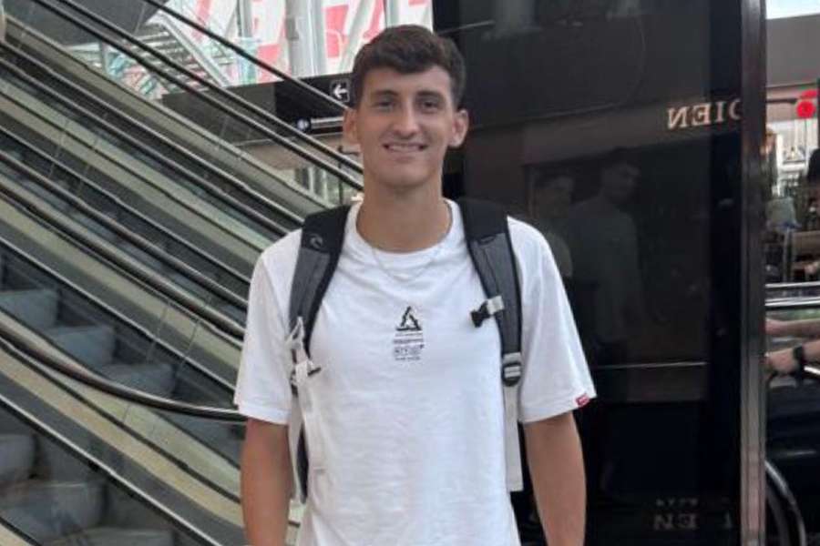 Tomás Pérez já no aeroporto antes de viajar para Madrid