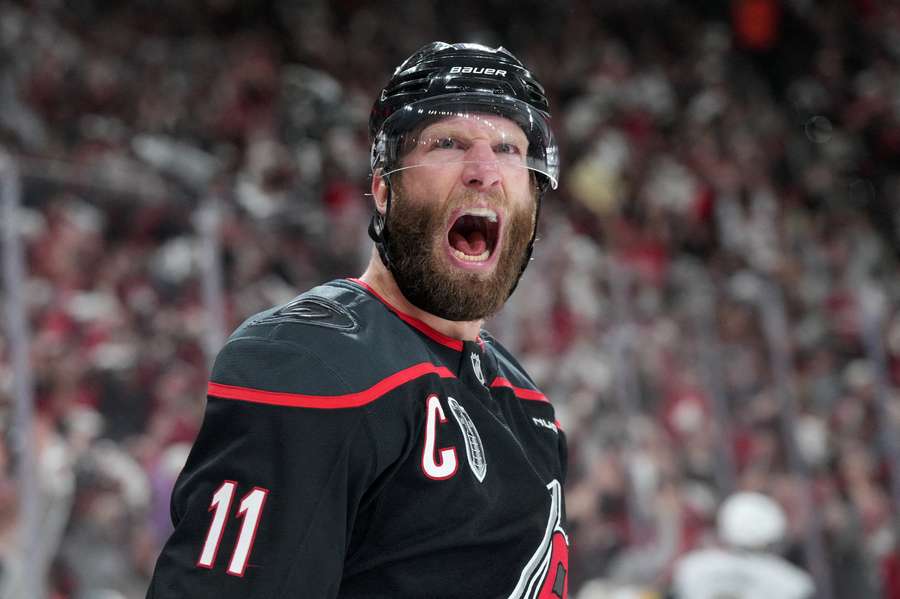 Kapitán Caroliny Jordan Staal. Kapitán Caroliny Jordan Staal.