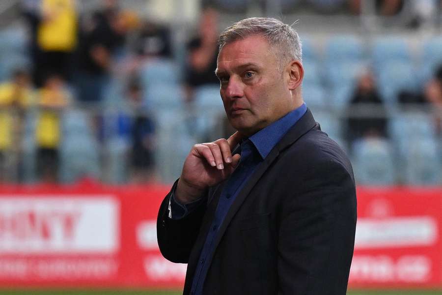 Trenér SFC Opava Svatopluk Habanec. Trenér SFC Opava Svatopluk Habanec.