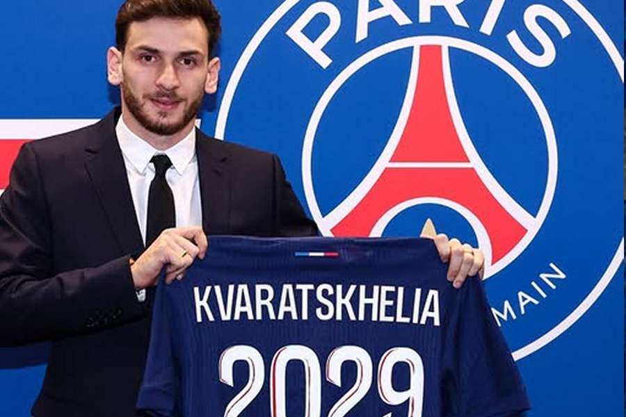 Kvaratskhelia já se juntou ao time parisiense