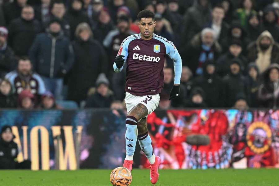 Marcus Rashford debutando con el Aston Villa ante el Tottenham