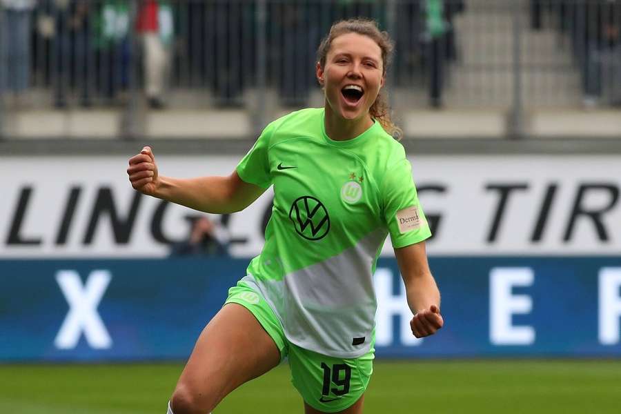 Fenna Kalmar bejubelt ihr Führungstor gegen den MSV Duisburg.