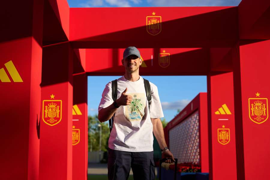 Fabián, sonriente a su llegada a la Ciudad del Fútbol de Las Rozas Fabián, sonriente a su llegada a la Ciudad del Fútbol de Las Rozas