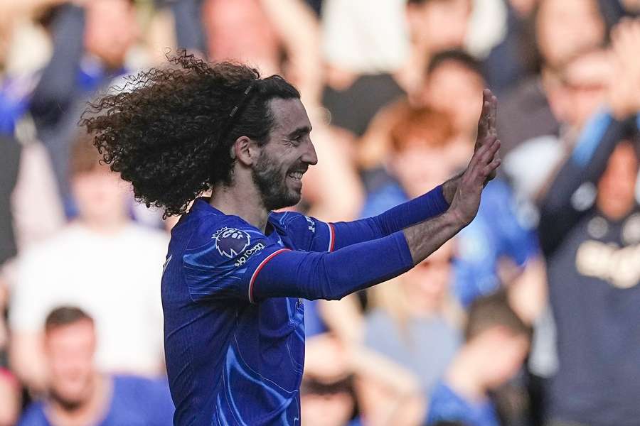 Cucurella foi feliz em chute de fora da área no segundo tempo