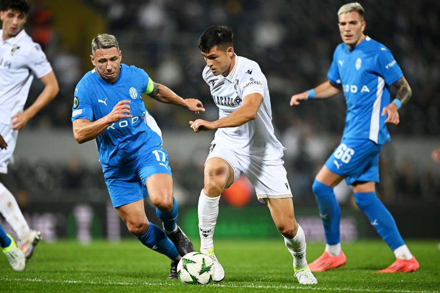 Boleslavský kapitán Marek Suchý během zápasu v Guimaraesi.