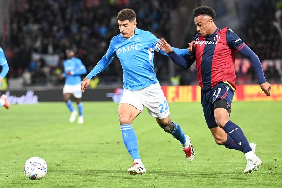 Bologna foi bem melhor no segundo tempo diante da sua torcida