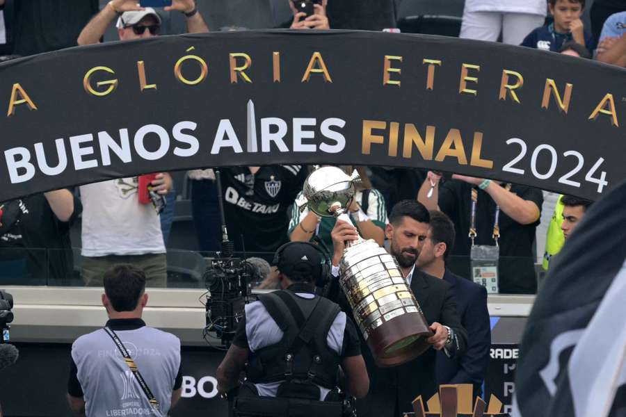 Djokovic, con el trofeo de la Libertadores