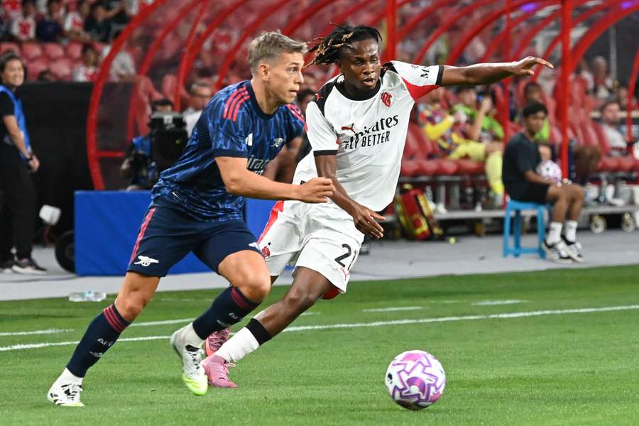 Un duello del match tra Arsenal e Milan