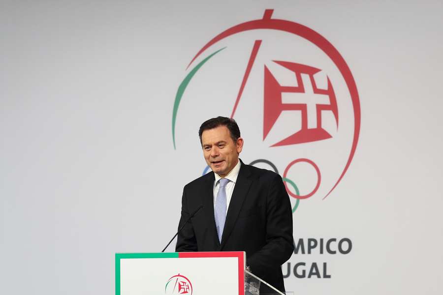 O primeiro-ministro, Luís Montenegro, intervém durante a cerimónia de posse dos órgãos sociais do Comité Olímpico de Portugal 