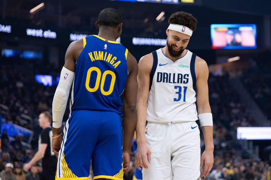 Súboj medzi Warriors a Mavericks priniesol celkovo 48 úspešných trojok. 