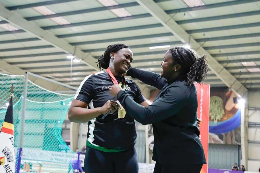 Jessica Inchude entregou medalha de primeiro lugar a Auriol Dongmo