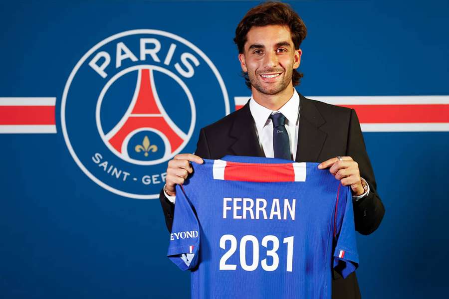 Torres bude hrát za PSG. Torres bude hrát za PSG.
