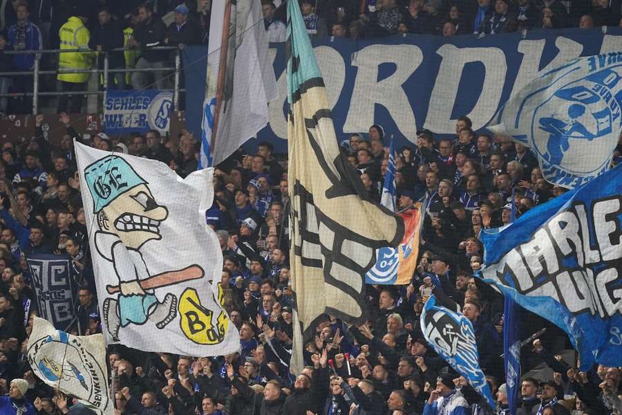 Die Debatte um Sicherheit bei den Spielen hat in den letzten Wochen die Stadien der Bundesliga dominiert. Die Debatte um Sicherheit bei den Spielen hat in den letzten Wochen die Stadien der Bundesliga dominiert.