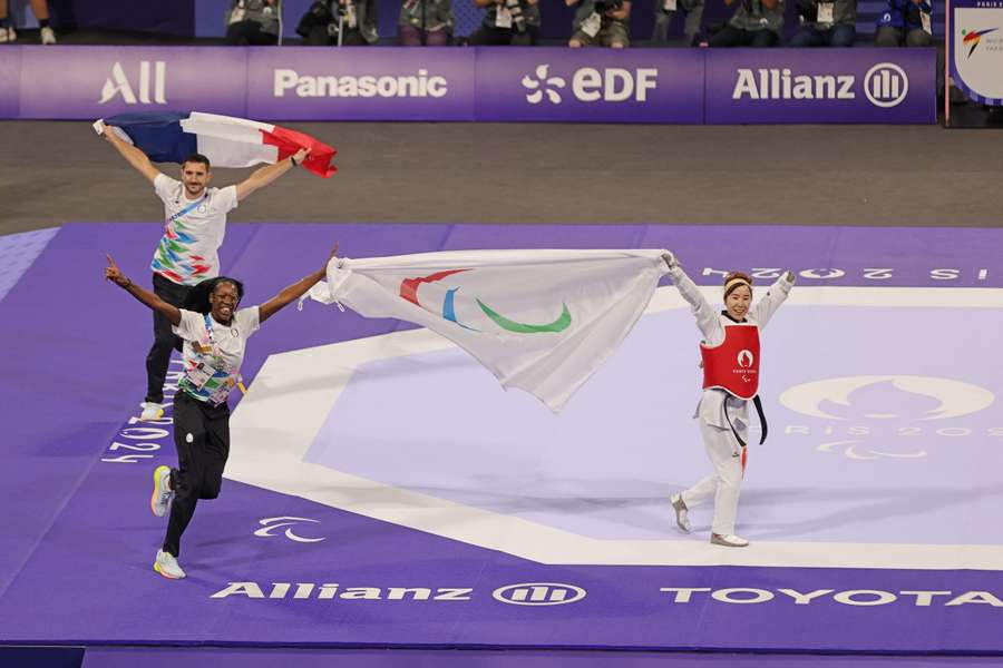 Khudadadi, que nasceu sem um antebraço, começou a praticar taekwondo em segredo, aos 11 anos