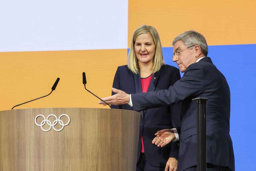 Coventryová na fotografii spolu s Bachom.