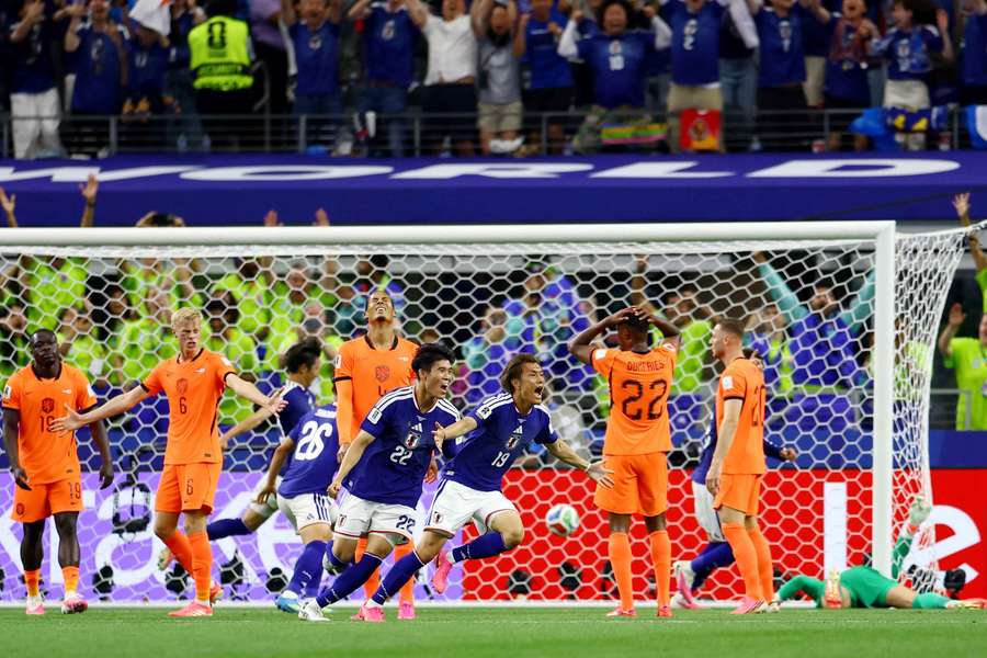 Japonia dwukrotnie odrabiała straty i zatrzymała groźną Holandię po golu w końcówce