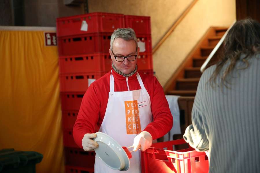 Alexander Wehrle und der VfB halfen zuletzt bei einem Aktionstag in der Stuttgarter Vesperkirche.