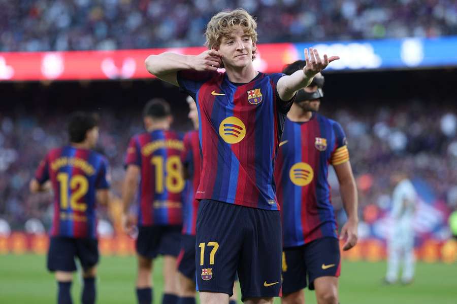 Gordon celebrates his first Barcelona goal Gordon celebrates his first Barcelona goal