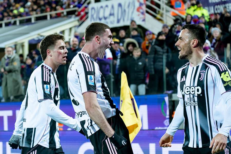 Vlahovic bejubelt den Führungstreffer durch Landsmann Kostic Vlahovic bejubelt den Führungstreffer durch Landsmann Kostic