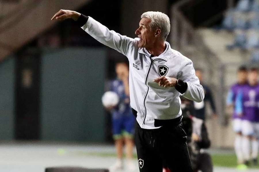 Luís Castro deixou Botafogo na liderança isolada do Brasileirão