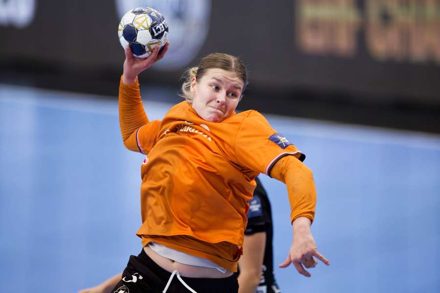 Maren Aardahl attemtps a shot during the match against CSM Bucuresti