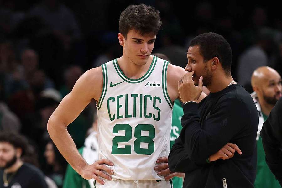 Hugo González dialoga con Joe Mazzulla Hugo González dialoga con Joe Mazzulla