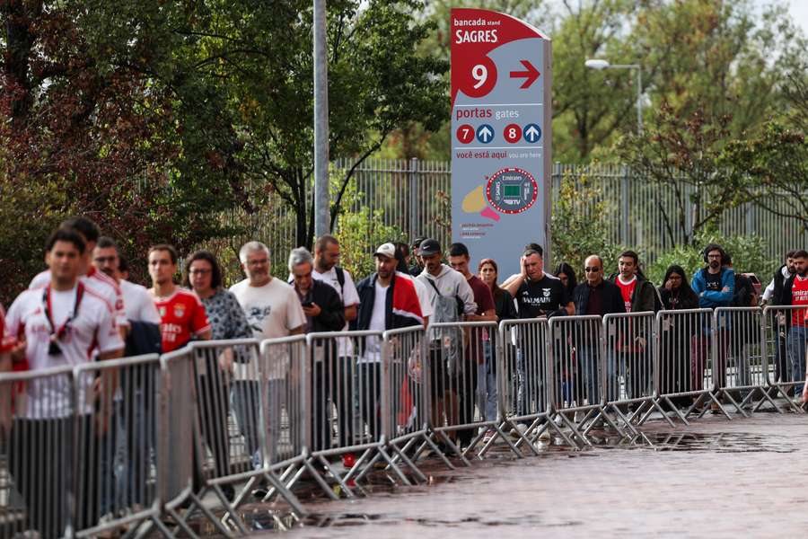 Eleições do Benfica contaram com os votos de 85.422 sócios Eleições do Benfica contaram com os votos de 85.422 sócios
