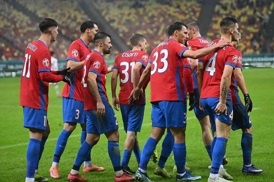 Jucătorii de la FCSB după marcarea unui gol