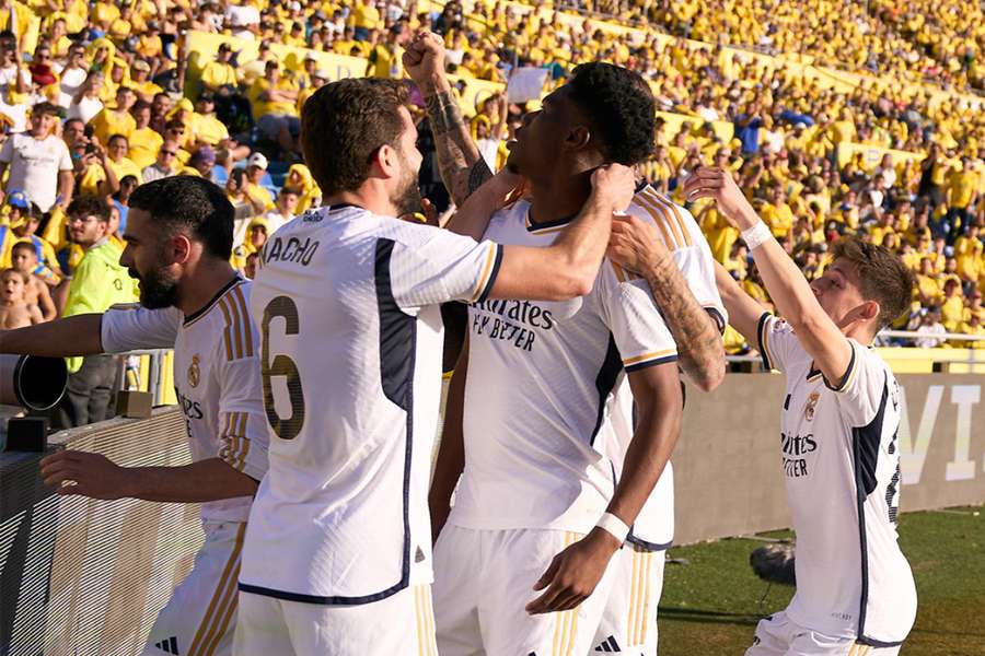 Los jugadores del Real Madrid celebran un gol en Las Palmas