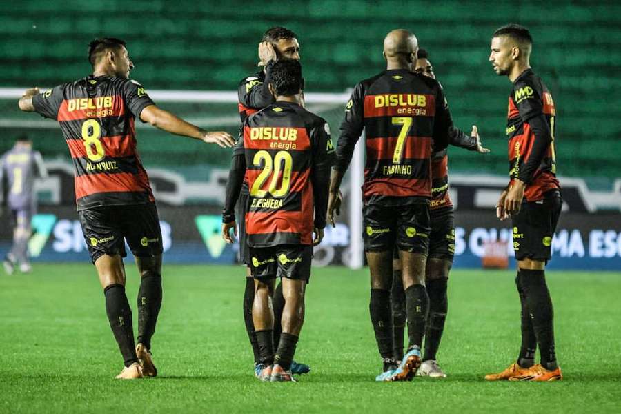 Ponte Preta abre 3 a 0, mas Sport arranca empate heroico na Série B