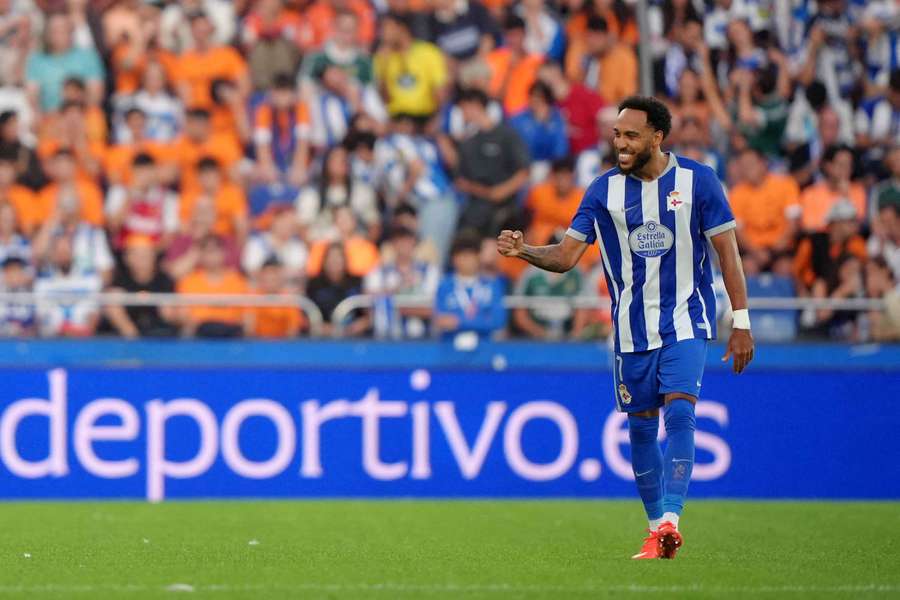 Pierre-Emerick Aubameyang dal první gól po přestupu do Deportiva. Pierre-Emerick Aubameyang dal první gól po přestupu do Deportiva.