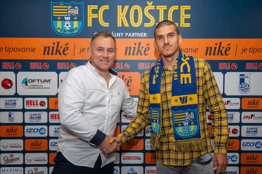 Generálny manažér FC Košice Pavol Turczyk s Kristim Qosem.