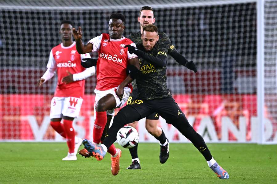 O PSG teve dificuldade para derrubar o muro defensivo do Reims, 11º na tabela