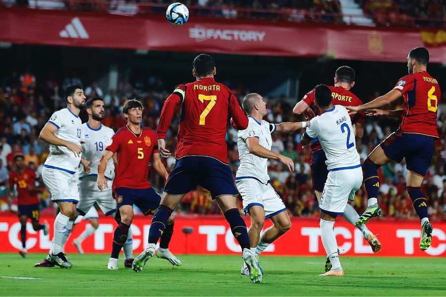 España goleó a la débil Chipre