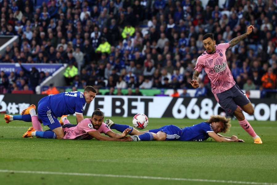 Leicester i Everton remisują 2:2. Walka o utrzymanie w Premier League trwa