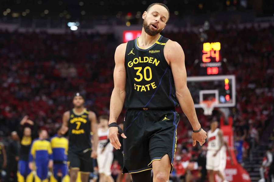 O regresso de Curry depende agora da sua reabilitação