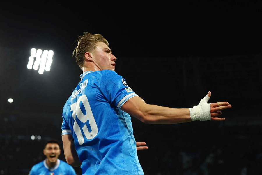 Dánský útočník Rasmus Hojlund aktuálně hostuje v italské Neapoli Dánský útočník Rasmus Hojlund aktuálně hostuje v italské Neapoli