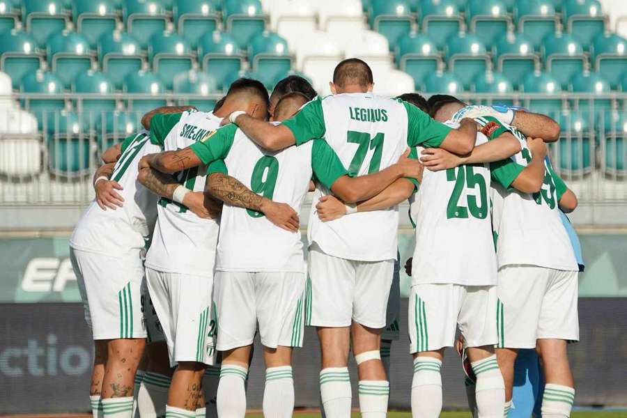 Skaličania sú na spodných priečkach tabuľky. Skaličania sú na spodných priečkach tabuľky.