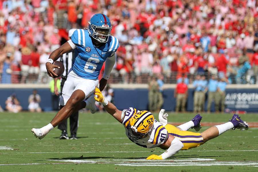 Ole Miss QB Trinidad Chambliss chased by LSU LB Whit Weeks (2025)