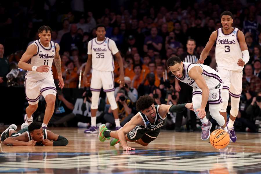 David N’Guessan (nr. 3) met Kansas State Wildcats naar Elite Eight