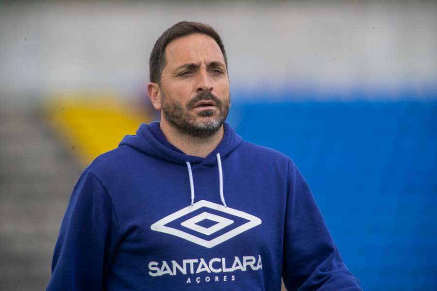 Vasco Matos é o treinador do Santa Clara