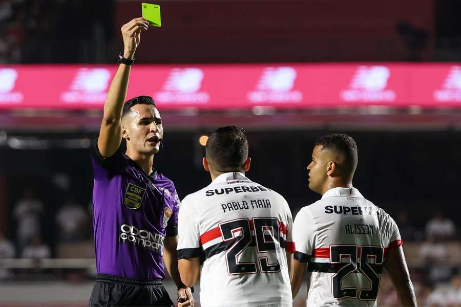 Presidente do São Paulo detonou a arbitragem de Matheus Delgado Candançan