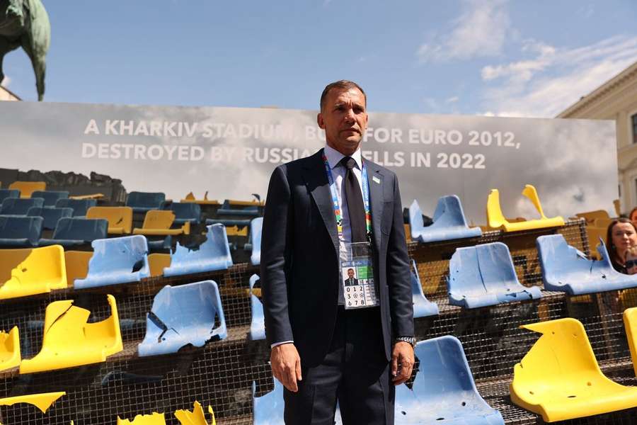 Shevchenko junto aos fragmentos
