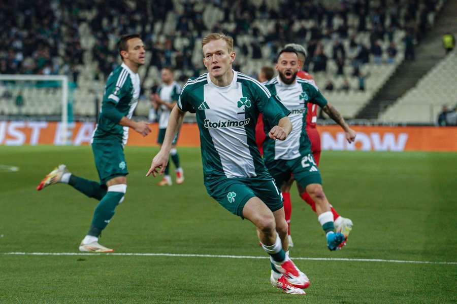 Karol Świderski zdobył asystę i gola dla Panathinaikosu, koszmarny mecz Wieteski