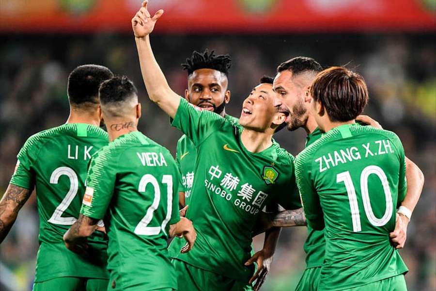 Beijing Guoan goleou e está perto do pódio