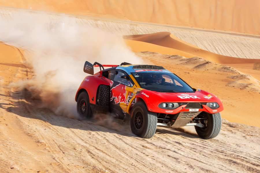 Loeb en Lurquin in actie tijdens de Dakar