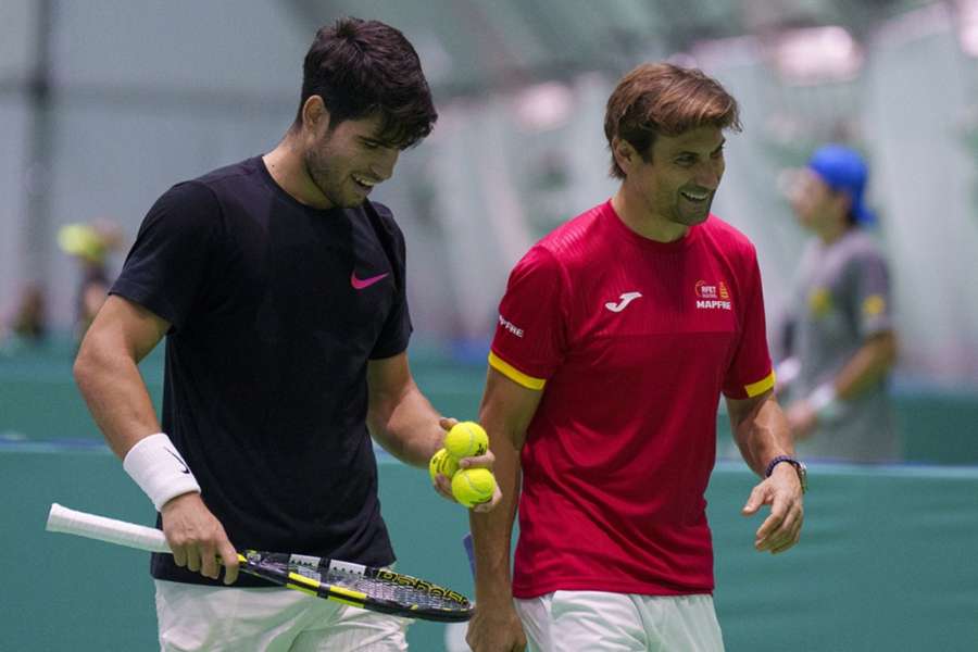 Carlos Alcaraz con David Ferrer en Málaga