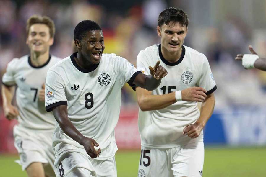 Jeremiah Mensah bejubelt seinen Treffer.