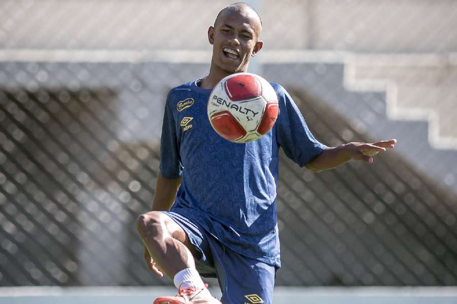 Nadson, de apenas 15 anos, é o mais jovem jogador do Santos listado na Copinha